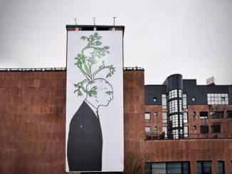 Prikaz rada Helene Klakočar na plakatu na pročelju zgrade tvrtke CROZ, 12 x 4.80 m