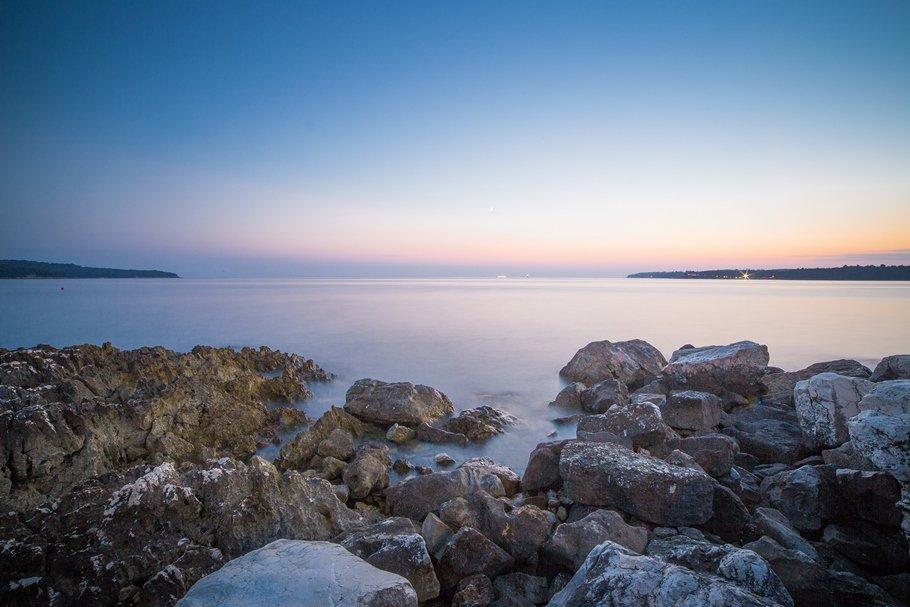 seaside-rocks-sunset-picjumbo-com