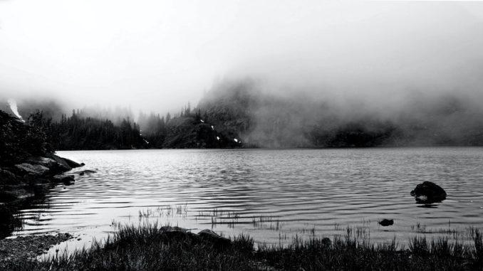 gray-scale-body-of-water-695413