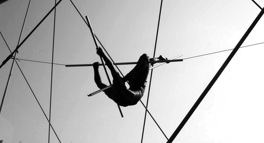 performance-circus-trapeze-performing-arts-event-acrobatics-1530319-pxhere.com